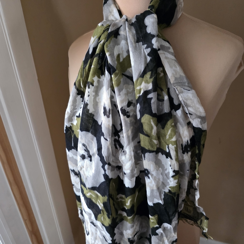 100% Viscose Olive Green Floral Scarf Oversized Lightweight Wrap Shawl Torino